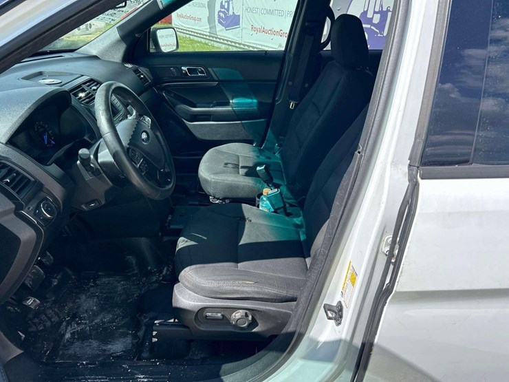 2016-ford-explorer-image-14