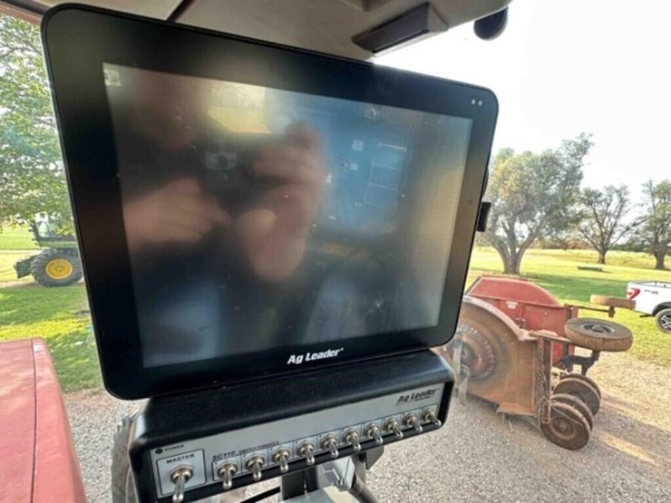 case-7130-tractor-image-28