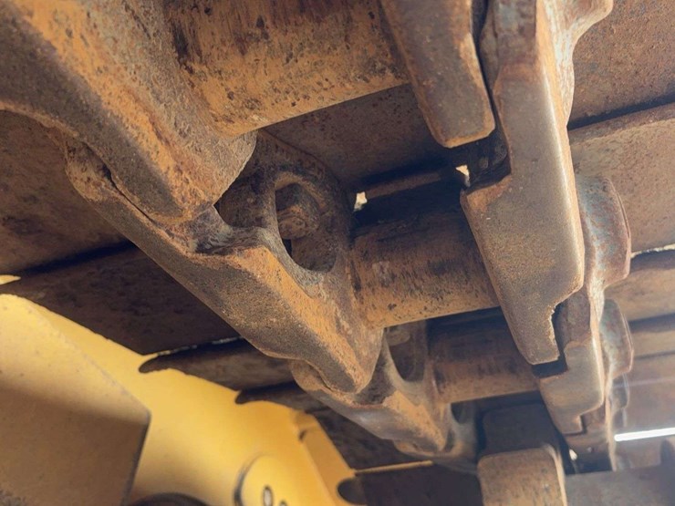 2013-caterpillar-d6t-xw-image-15