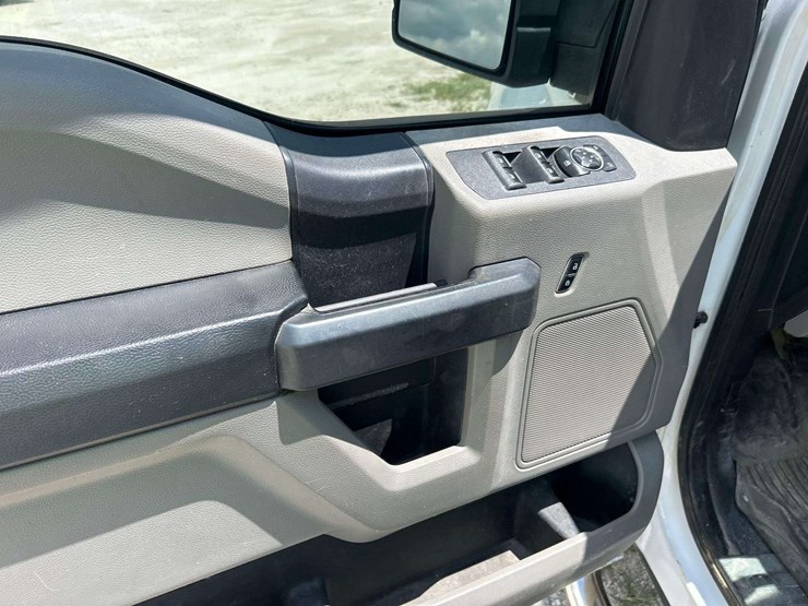 2016-ford-f150-image-11