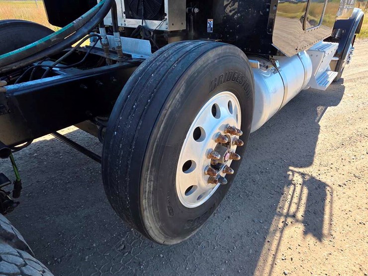 peterbilt-389-image-20