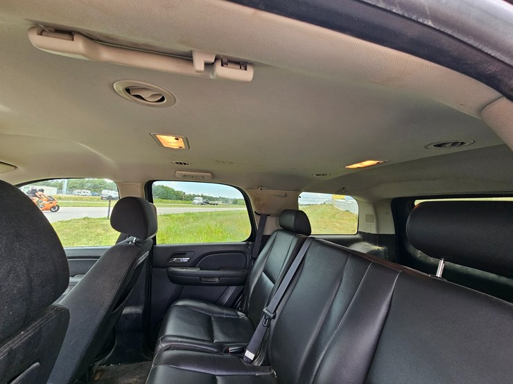 2010-chevrolet-tahoe-image-47