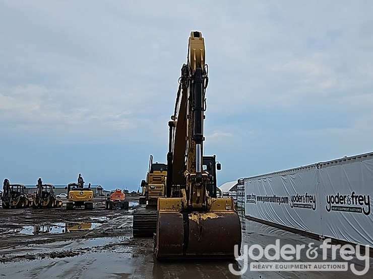 2021-caterpillar-349-image-8