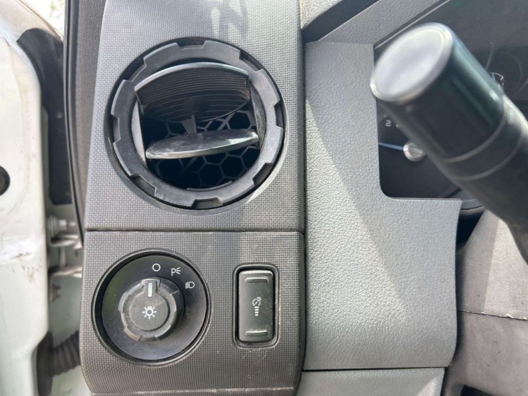 2016-ford-f550-image-15