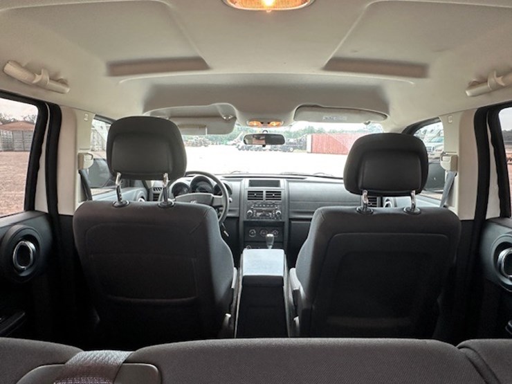 2010-dodge-nitro-image-11