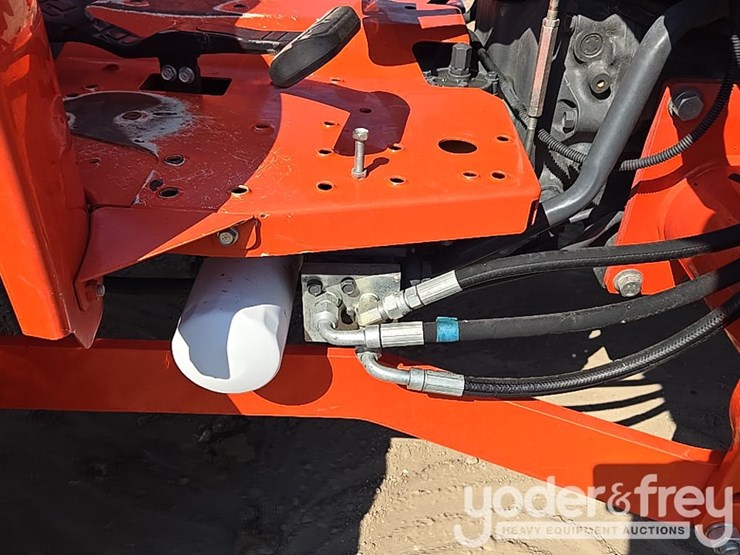 2017-kubota-mx5100-image-38