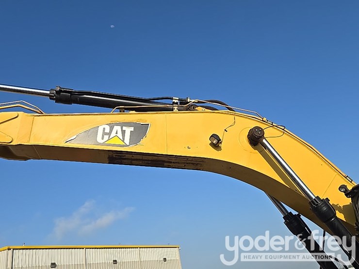 2015-caterpillar-336-f-image-28