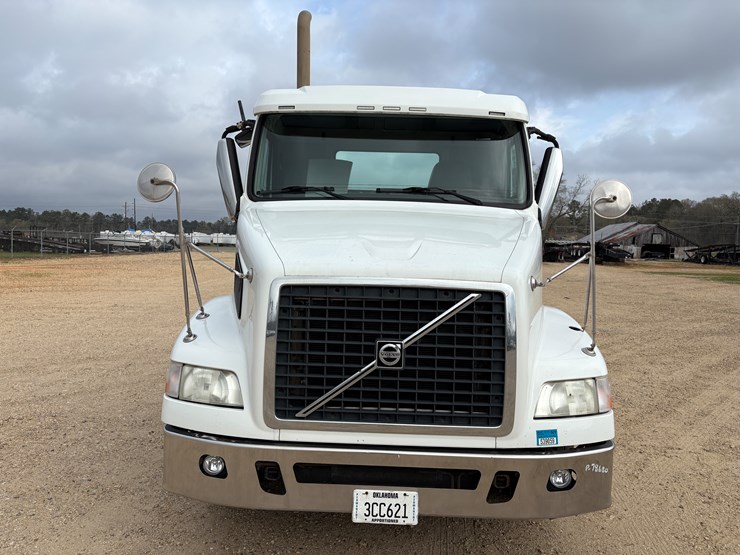 #78680-•-2014-volvo-vnm-truck-tractor-image-6