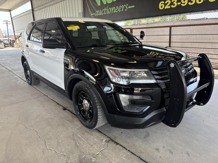 2016-ford-explorer-image-2