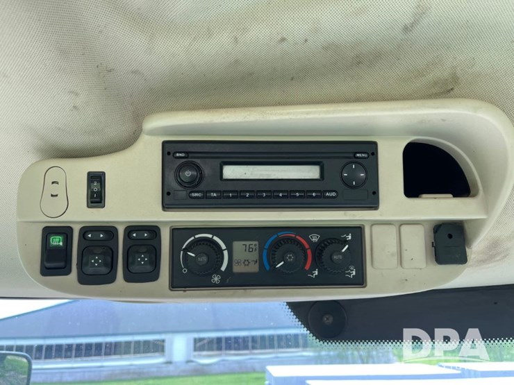2014-john-deere-6140r-image-59