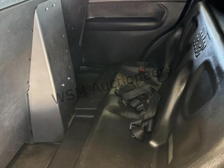 2016-ford-explorer-image-24