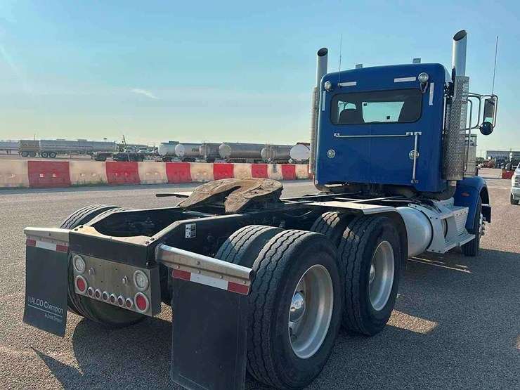 2013-peterbilt-367-image-4