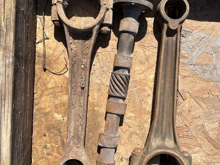 john-deere-model-a-rods-set-and-camshaft-image-2