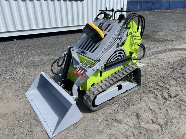 2025-land-hero-ldh-t640-mini-compact-track-loader-image-1