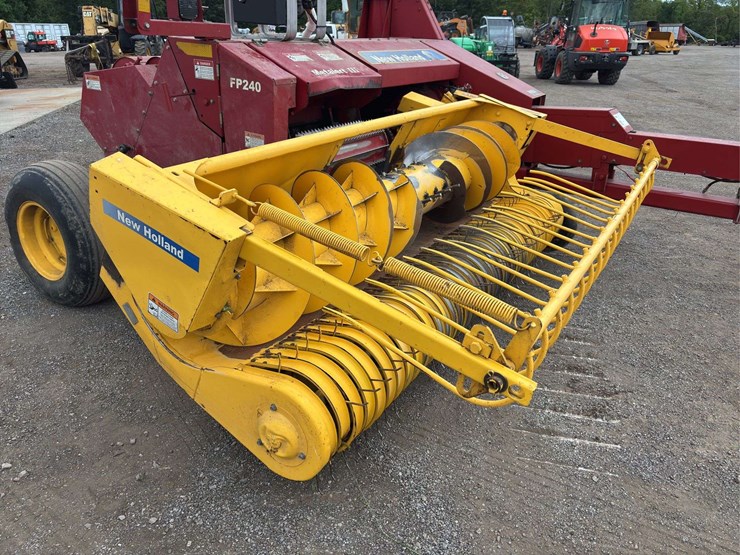 2011-new-holland-fp240-image-11