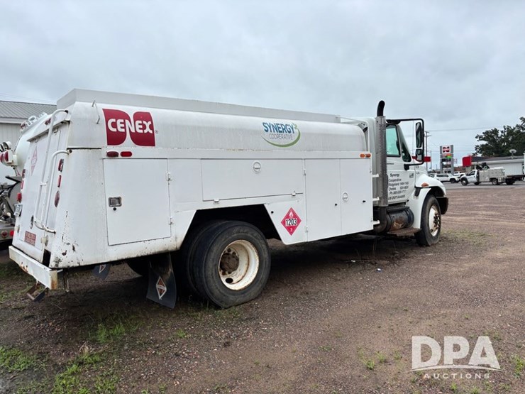 2002-international-durastar-4400-image-4