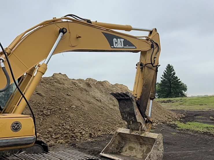 caterpillar-320-image-8