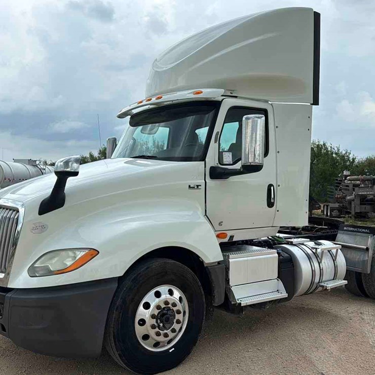 2018 INTERNATIONAL LT