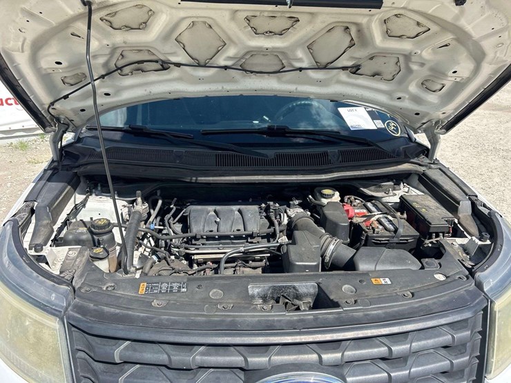 2016-ford-explorer-image-9
