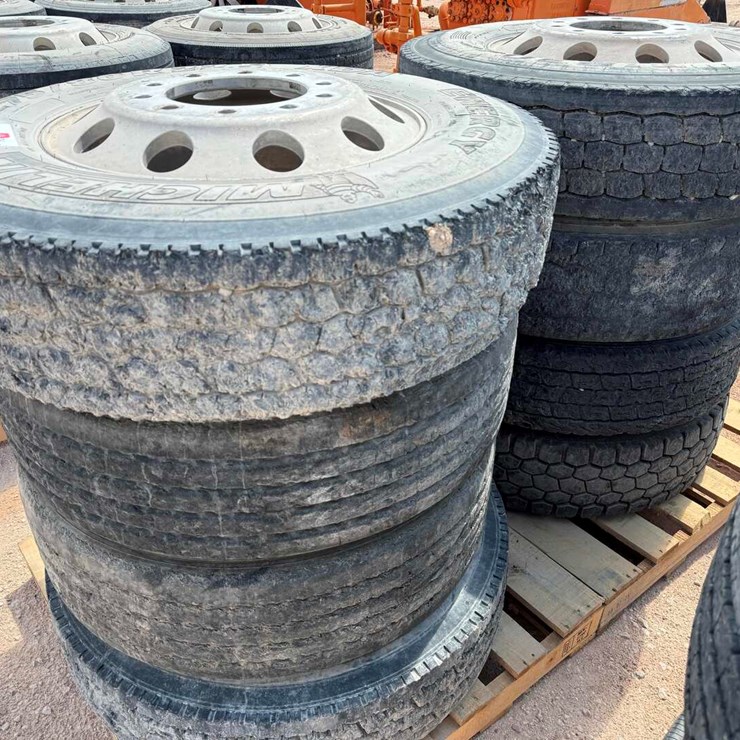 (8) 275/80R22.5 TIRES W/ ALUMINUM / STEEL PILOT WHEELS