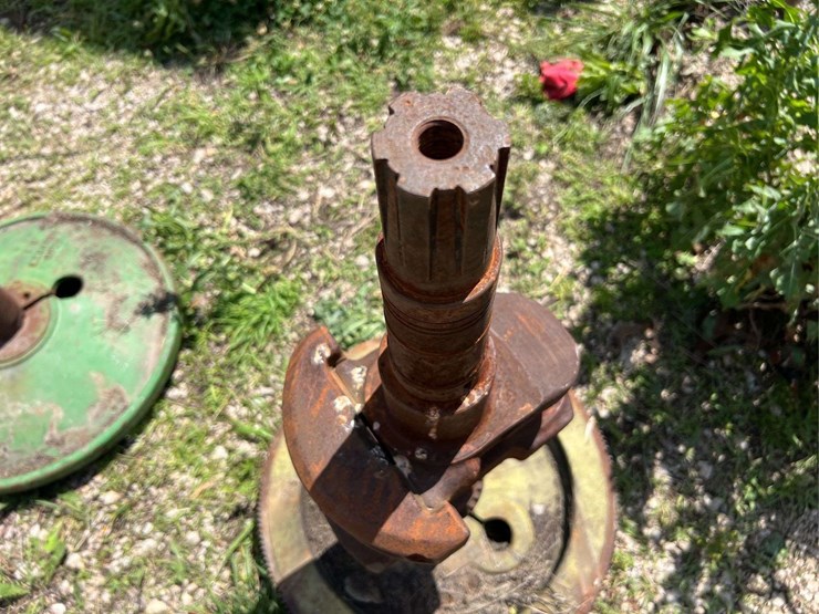 john-deere-model-g-flywheel-and-crankshaft-image-11