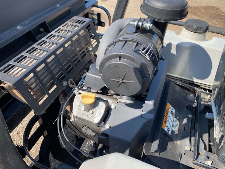 exmark-lazer-zero-turn-mower-image-14