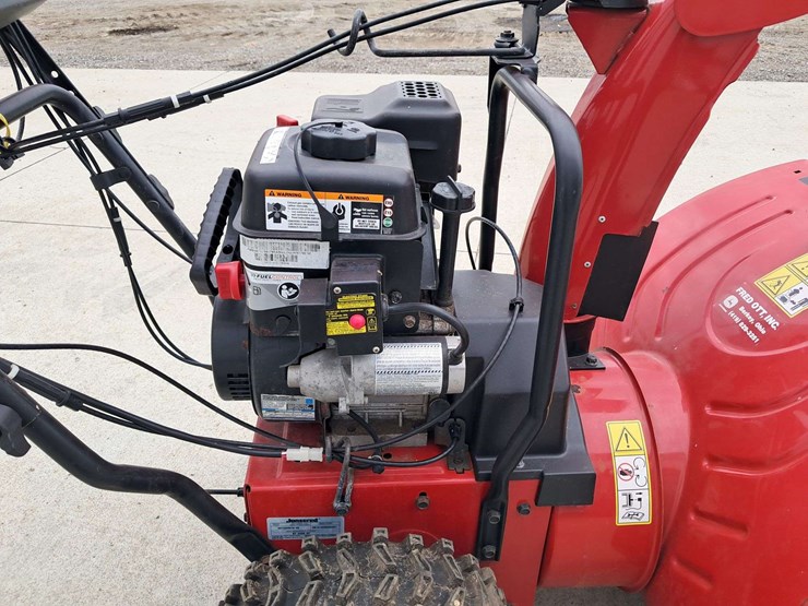 jonesered-st-2368e-walk-behind-snow-blower-image-7