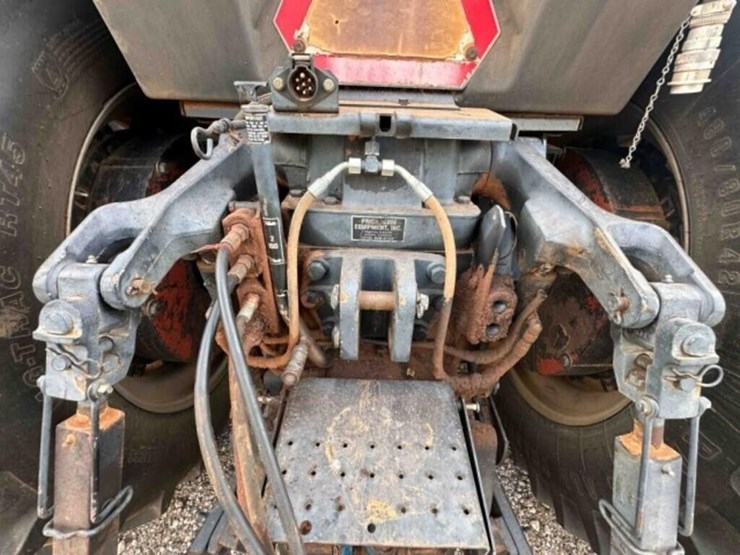 case-7130-tractor-image-6