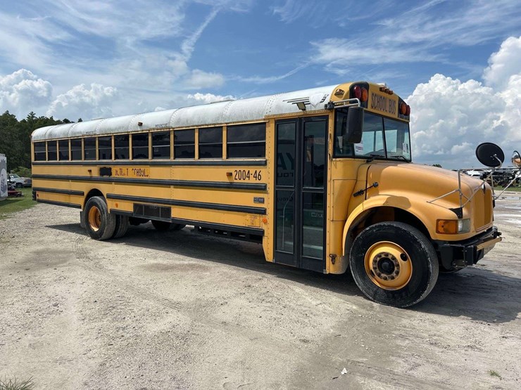 2004-ic-corporation-3000ic-school-bus-image-2