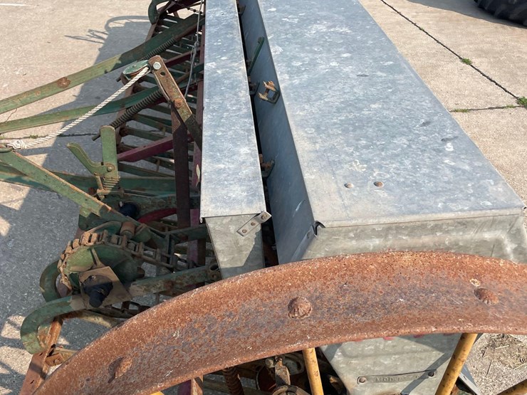 minneapolis-moline-12ft-steel-wheel-grain-drill-image-18