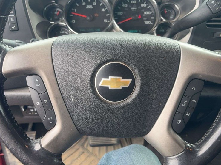 2011-chevrolet-silverado-image-36