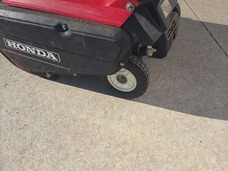 honda-hs35-snow-blower-image-6