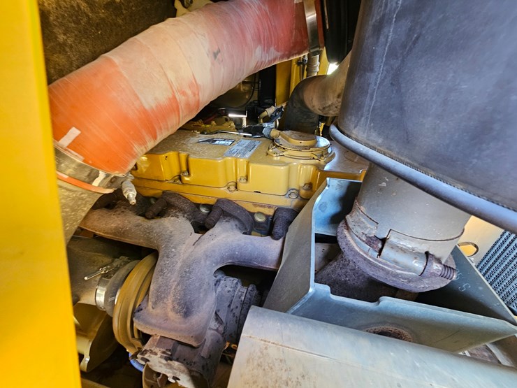 2014-caterpillar-953d-image-35