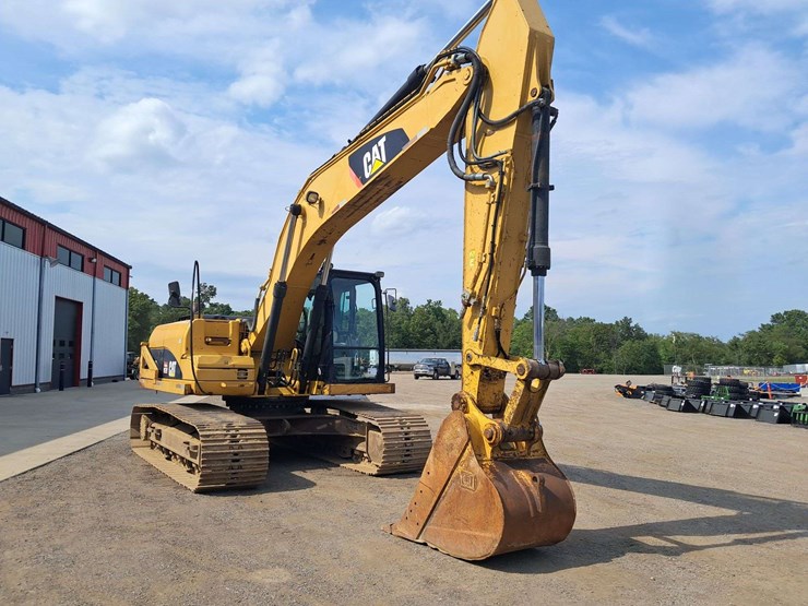 2011-caterpillar-320dl-image-2