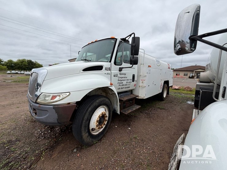 2002-international-durastar-4400-image-10