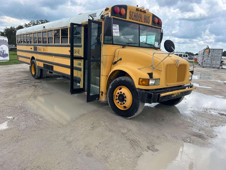 2004-ic-corporation-3000ic-school-bus-image-2