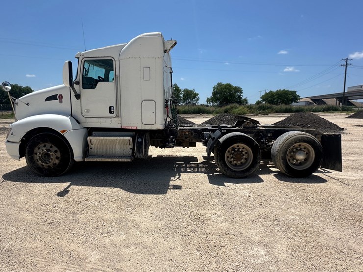 2016-kenworth-t660-image-8
