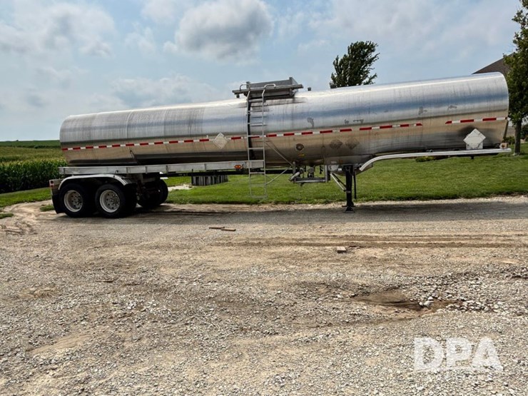 1984-fruehauf-tanker-image-3