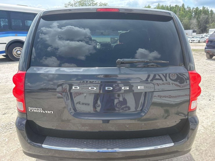 2012-dodge-grand-caravan-image-25