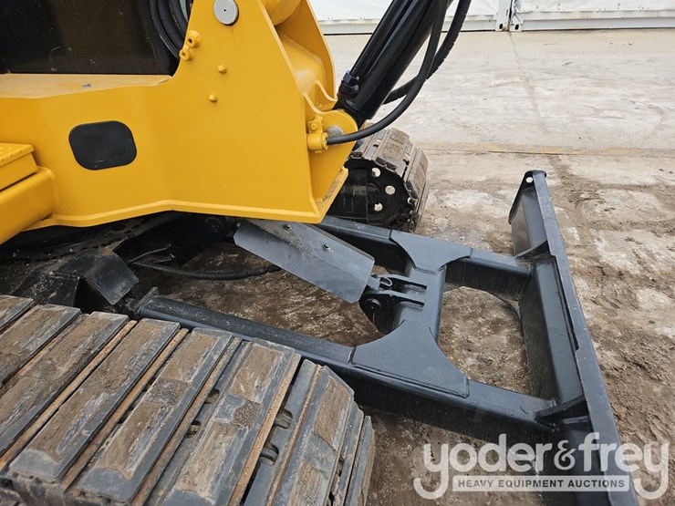 2021-caterpillar-305.5-image-13