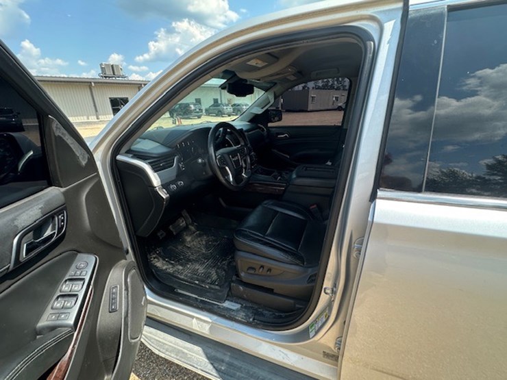 2015-gmc-yukon-image-40
