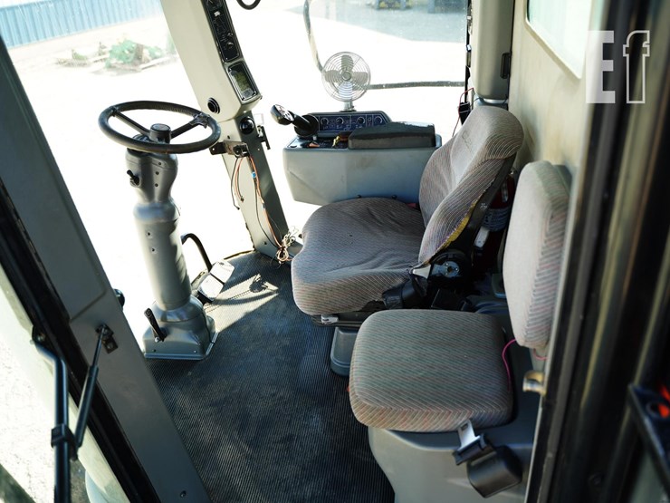 2004-gleaner-r65-image-34