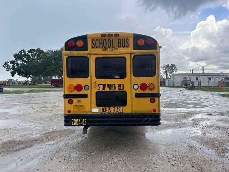 2004-ic-corporation-3000ic-school-bus-image-22