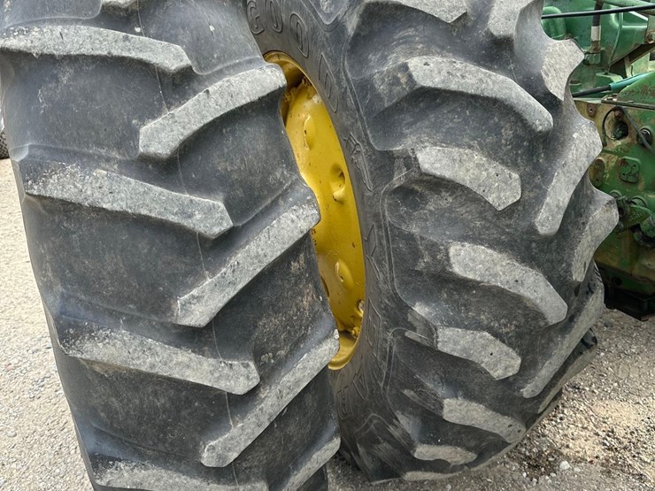 john-deere-7520-image-4