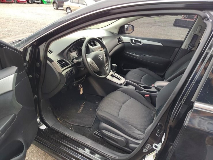 2014-nissan-sentra-runs/moves-s-image-5