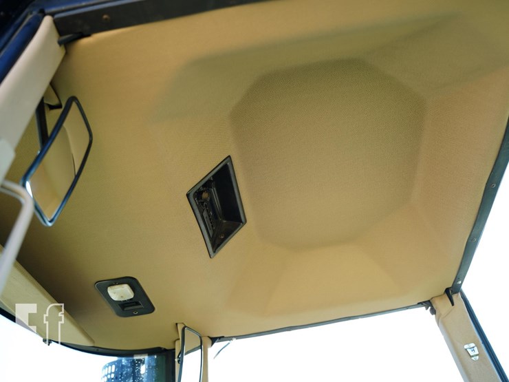 1990-john-deere-8760-image-35