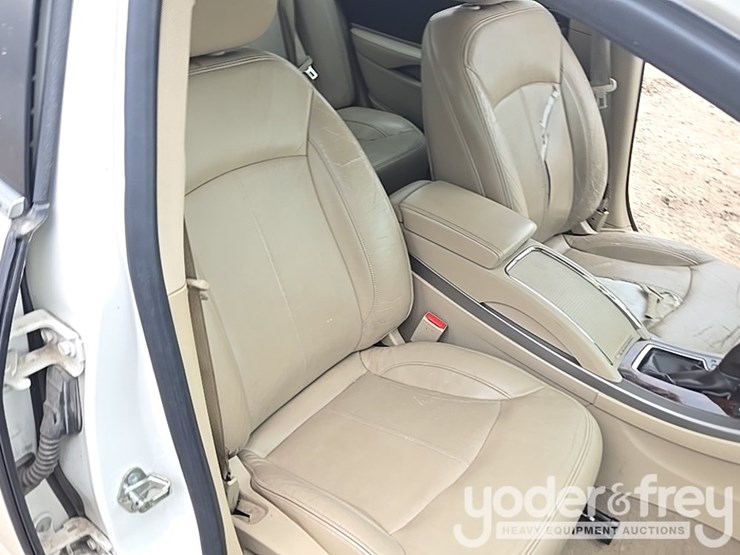 2010-buick-lacrosse-cxs-image-62