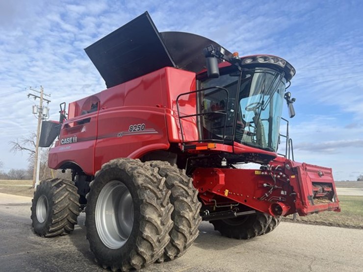 2022-case-ih-8250-image-10