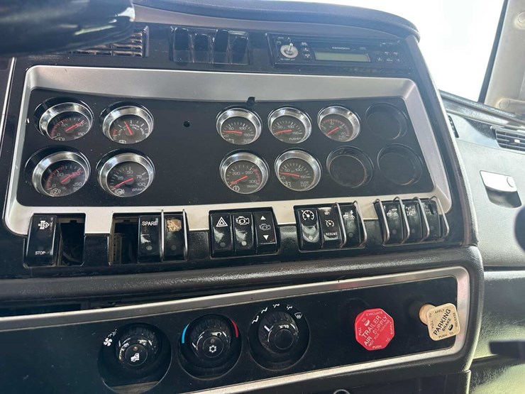 2008-kenworth-t800-image-13