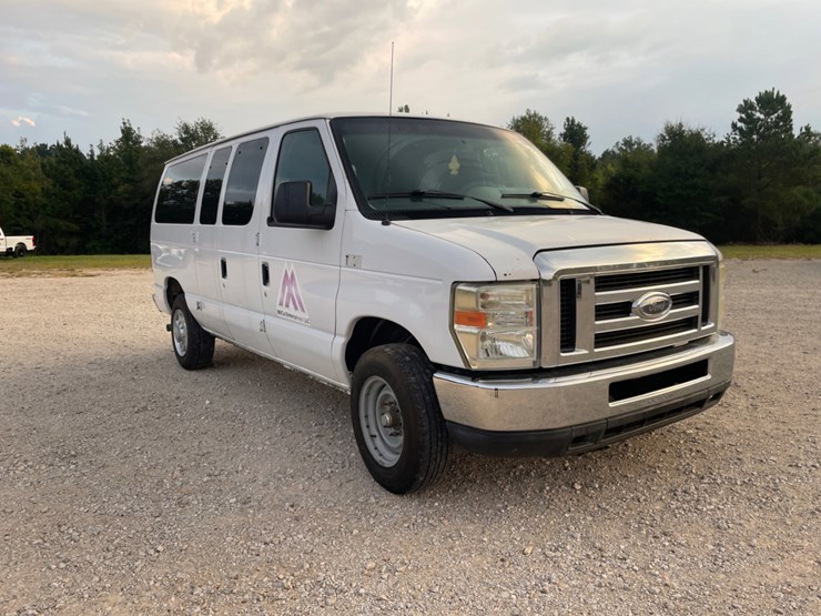 2014-ford-e350-image-13